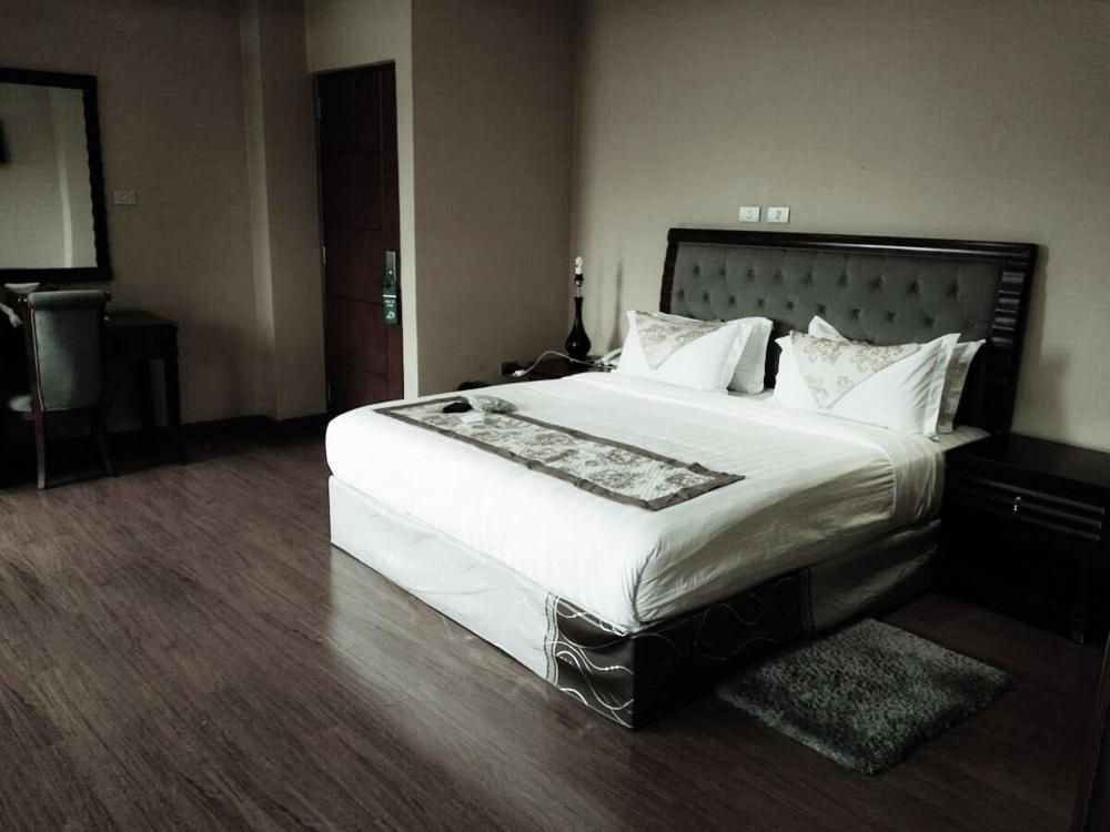 Blue Nest Hotel Addis Abeba Esterno foto