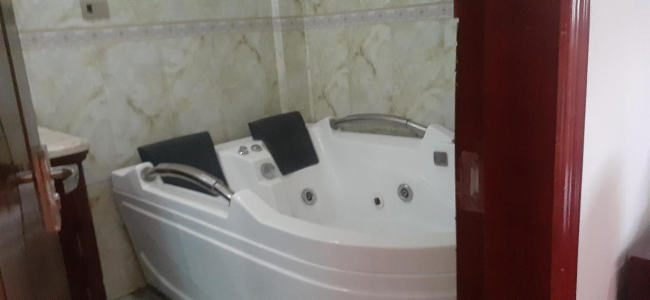Blue Nest Hotel Addis Abeba Esterno foto