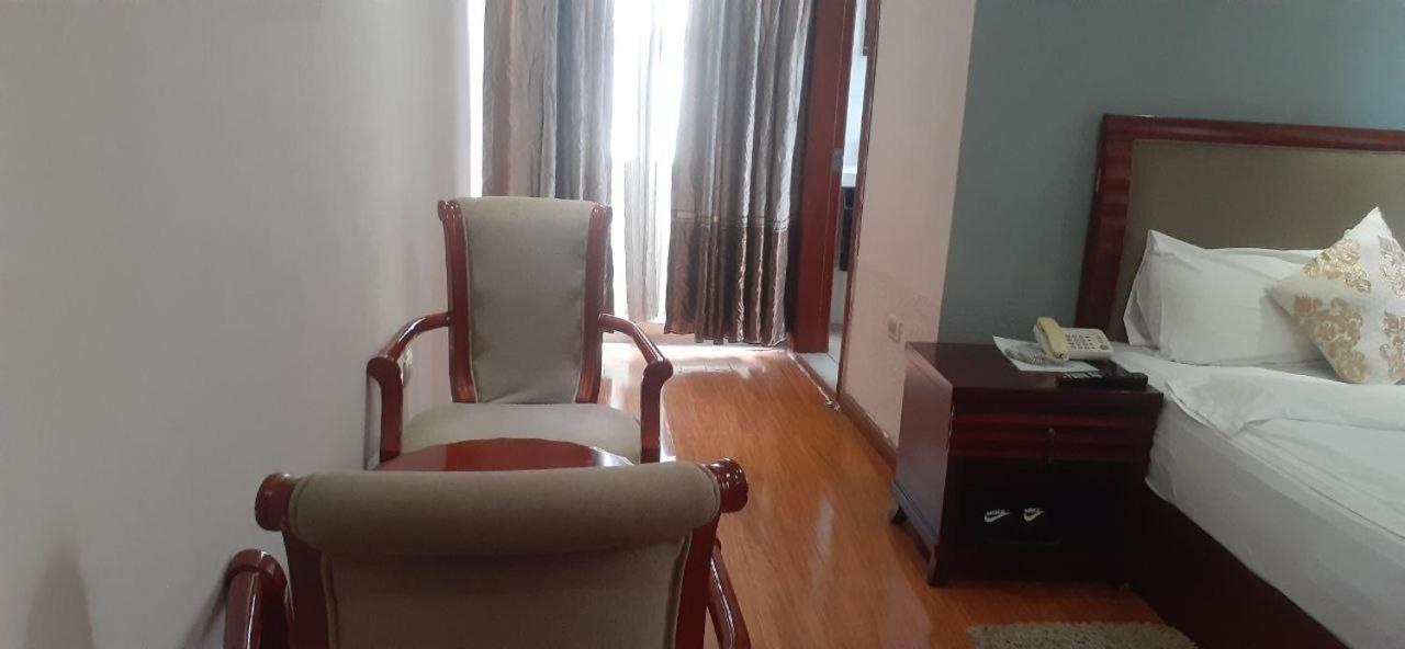 Blue Nest Hotel Addis Abeba Esterno foto